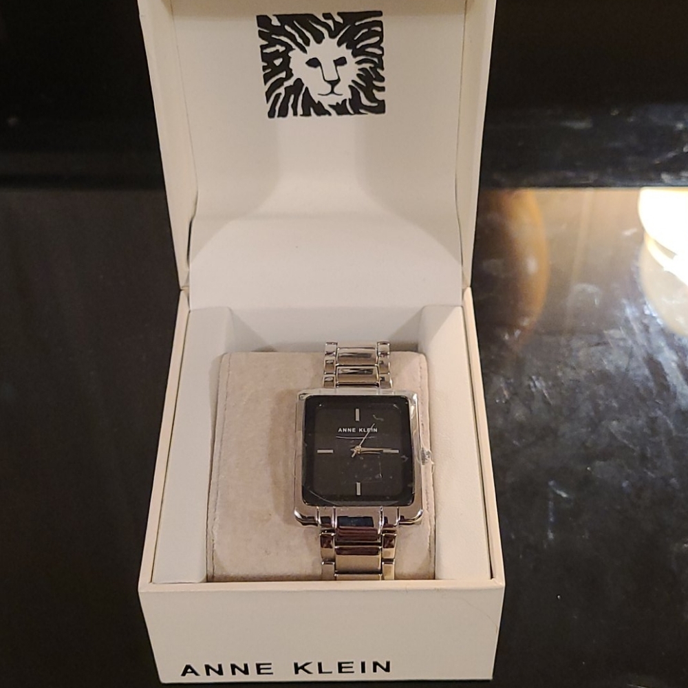 Watch - Picture 2 of 8